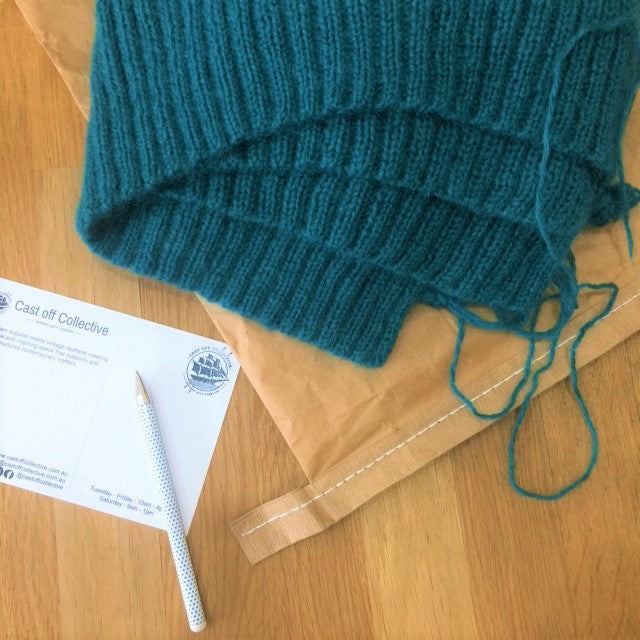 Laura poses a question of knitiqette...