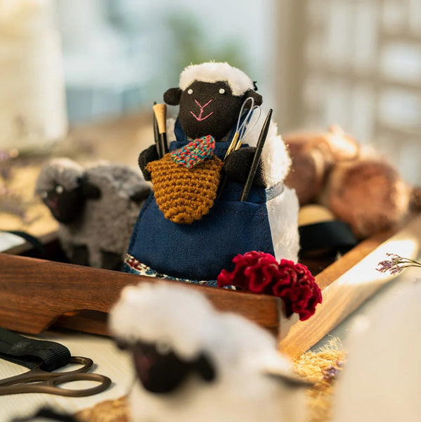 Lantern Moon : Baabs Accessories Holder at work