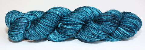 Fiori : Hand Dyed DK IV