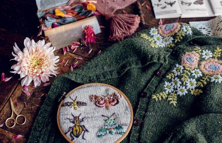 BOOK : Embroidery on Knits by Judit Gummlich (softcover)