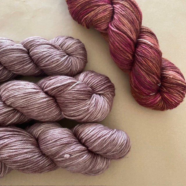 Fiori : Hand Dyed DK IV